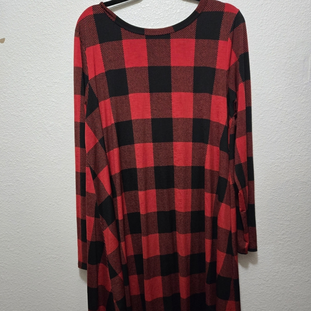 3X Red and Black Plaid Top